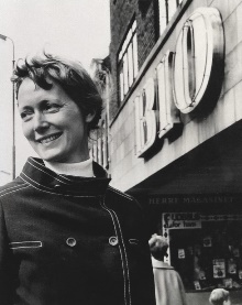 Annelise Hovmand foran Bio i 1967. (Kilde: NæstvedArkiverne)